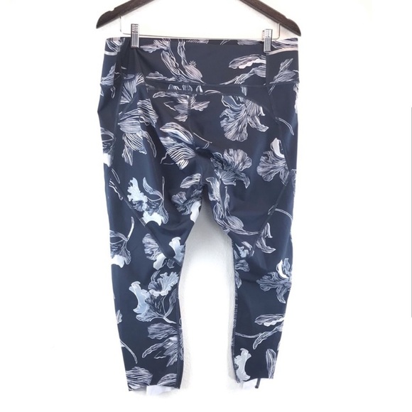 Athleta Floral Sonic Navy Leggings eh - Picture 15 of 16